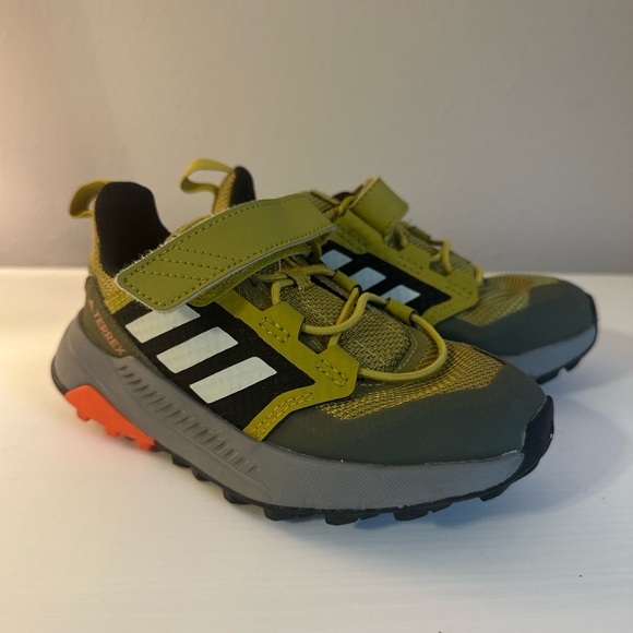 Boys Adidas Terrex Shoes - Picture 3 of 9